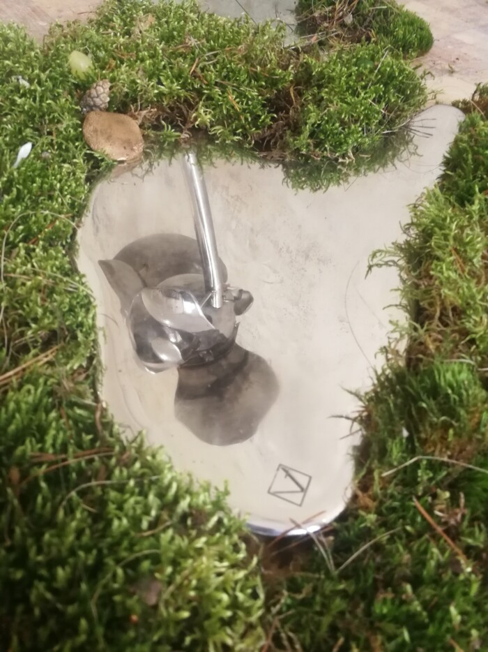 The Puddle - louže vzniklá při vzniku fontány Ariely