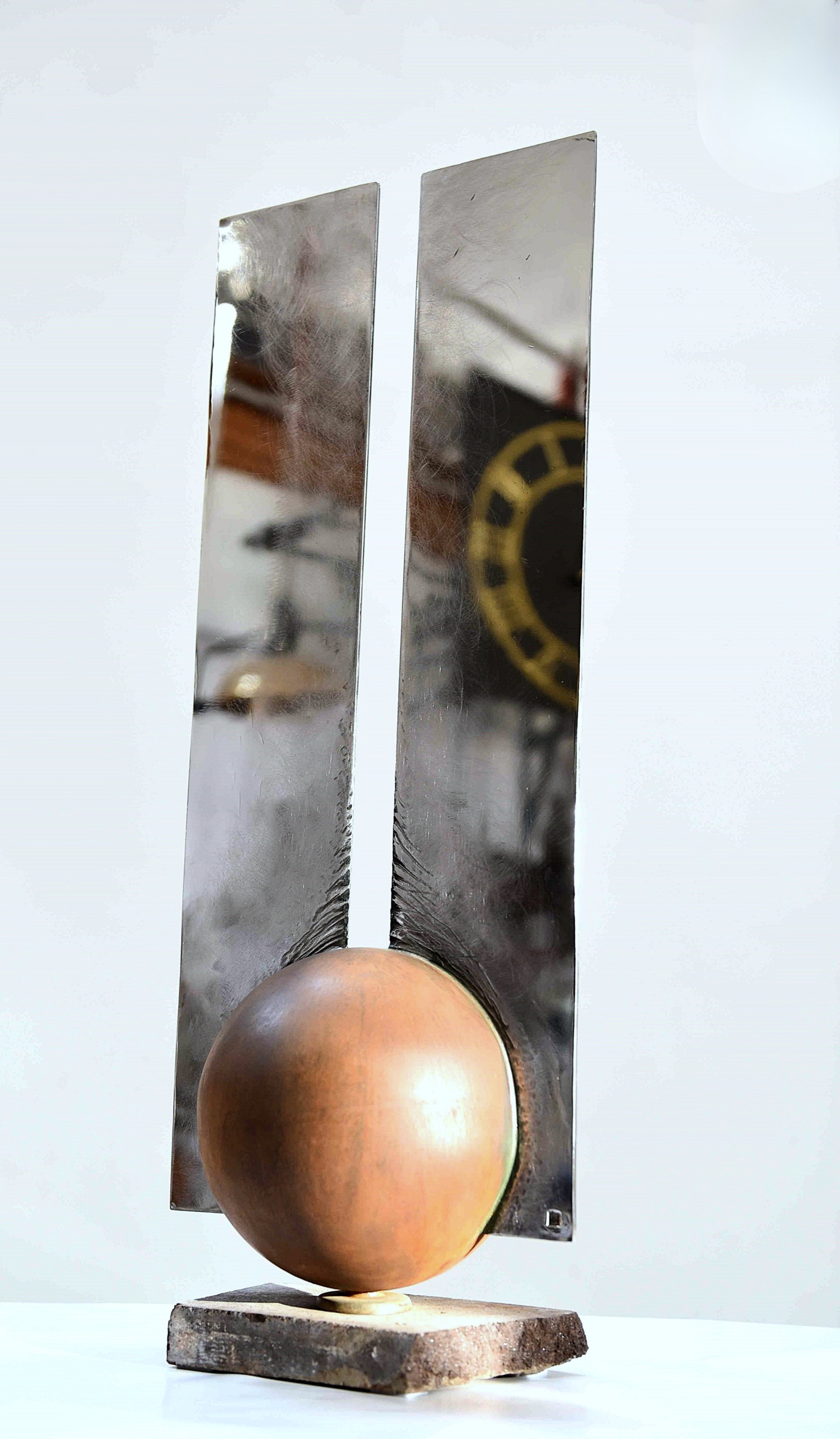 Ether, zrcadlená socha Viléma Friče z oceli a leštěné nerezavějící oceli