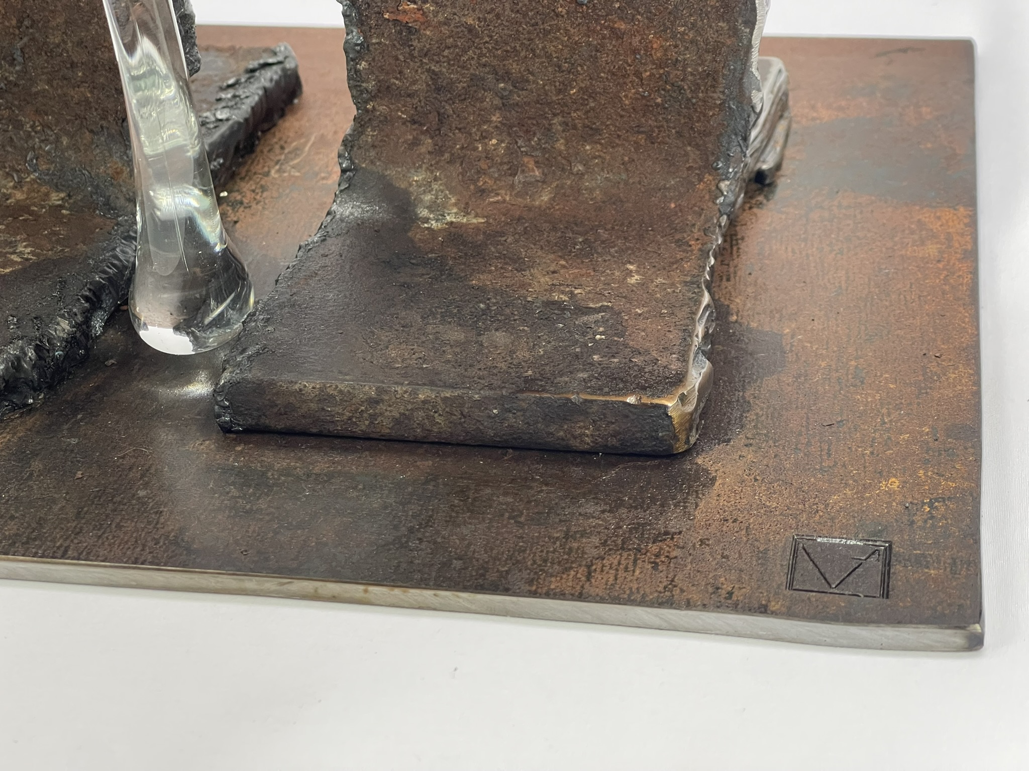 Velký živel objekt z oceli a litého skla od Viléma Friče, detail